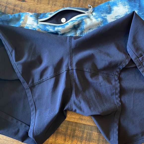 Lululemon Size 6 Shorts - Picture 7 of 9
